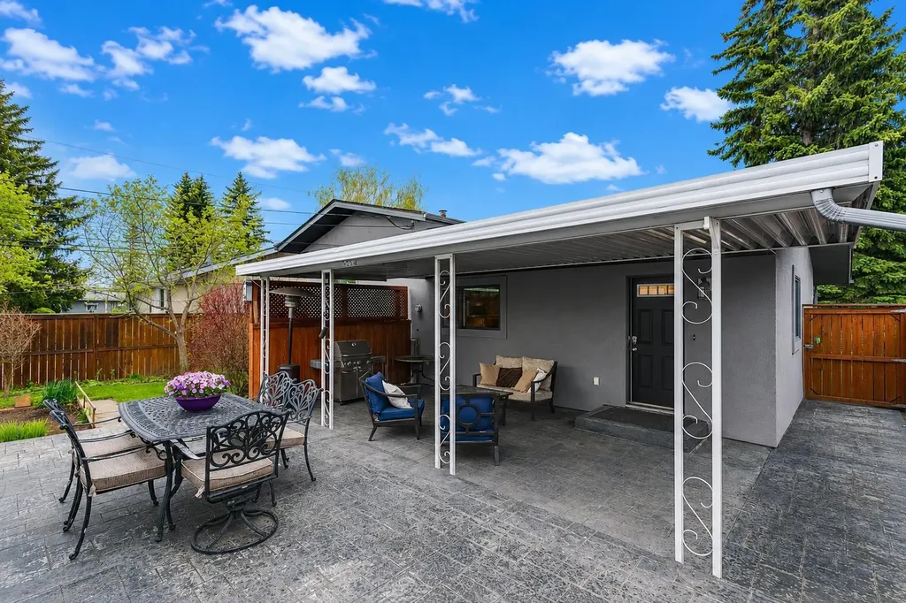 308 99 Avenue SE Calgary AB T2J 0J2