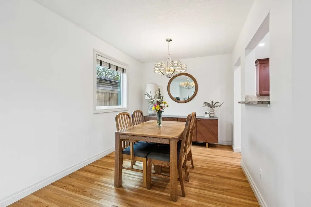 308 99 Avenue SE Calgary AB T2J 0J2