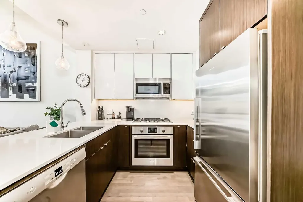 305 18 Avenue SW Calgary AB T2S 0C4