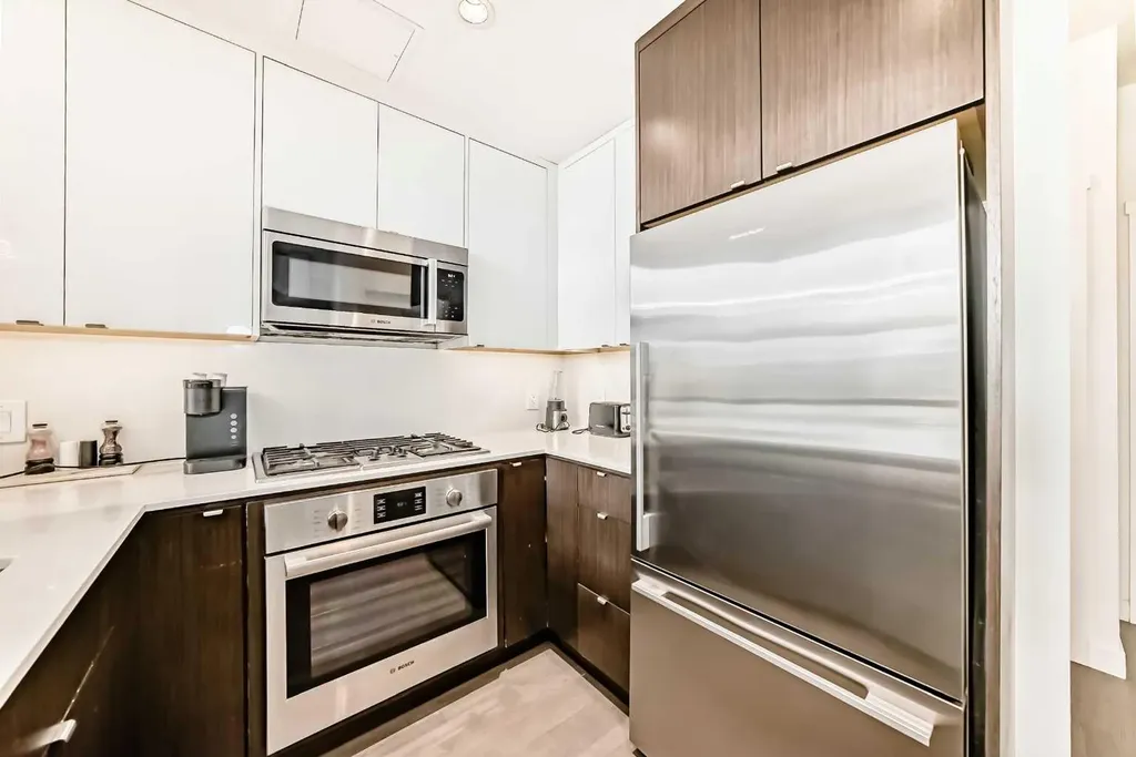 305 18 Avenue SW Calgary AB T2S 0C4