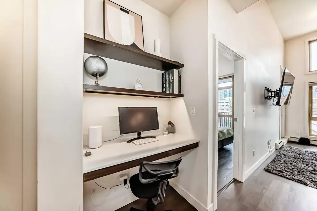 305 18 Avenue SW Calgary AB T2S 0C4