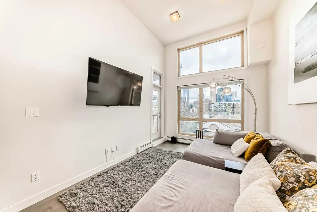 305 18 Avenue SW Calgary AB T2S 0C4