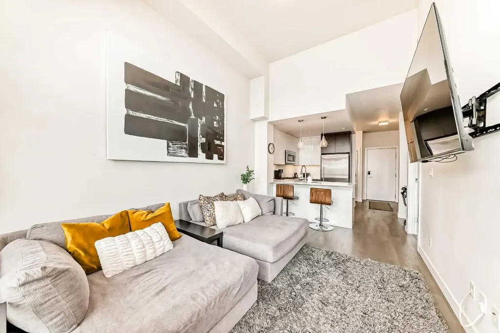 305 18 Avenue SW Calgary AB T2S 0C4