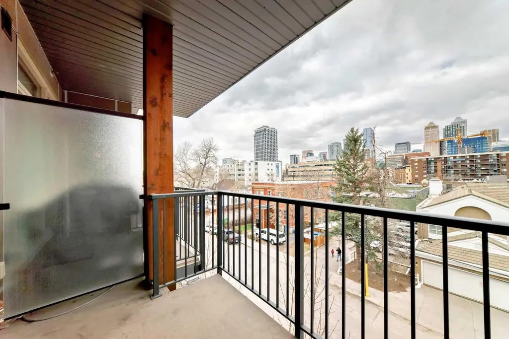 305 18 Avenue SW Calgary AB T2S 0C4