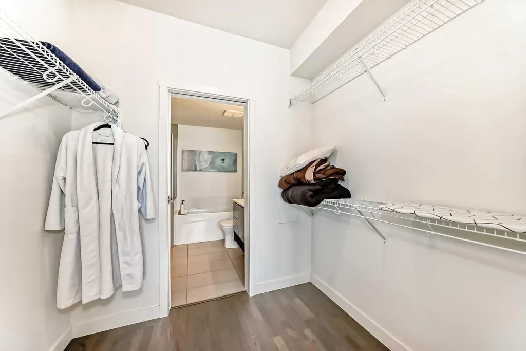 305 18 Avenue SW Calgary AB T2S 0C4