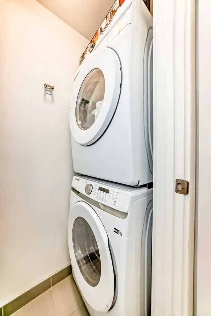 305 18 Avenue SW Calgary AB T2S 0C4