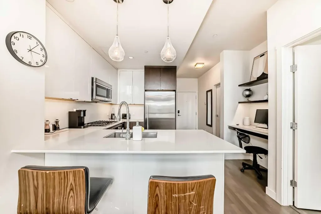 305 18 Avenue SW Calgary AB T2S 0C4