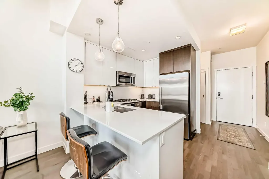 305 18 Avenue SW Calgary AB T2S 0C4