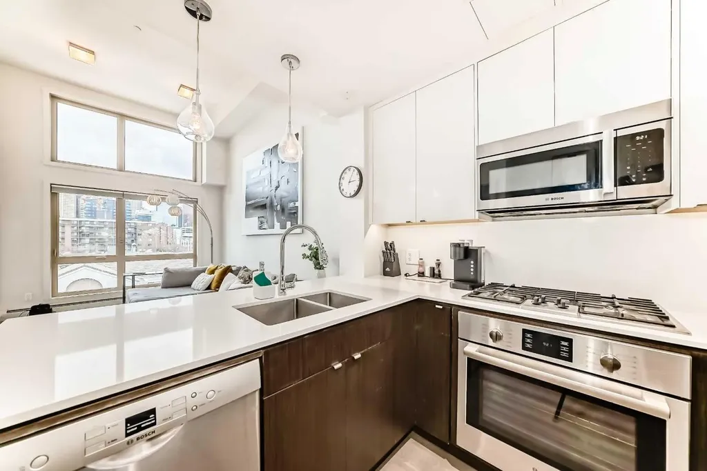 305 18 Avenue SW Calgary AB T2S 0C4