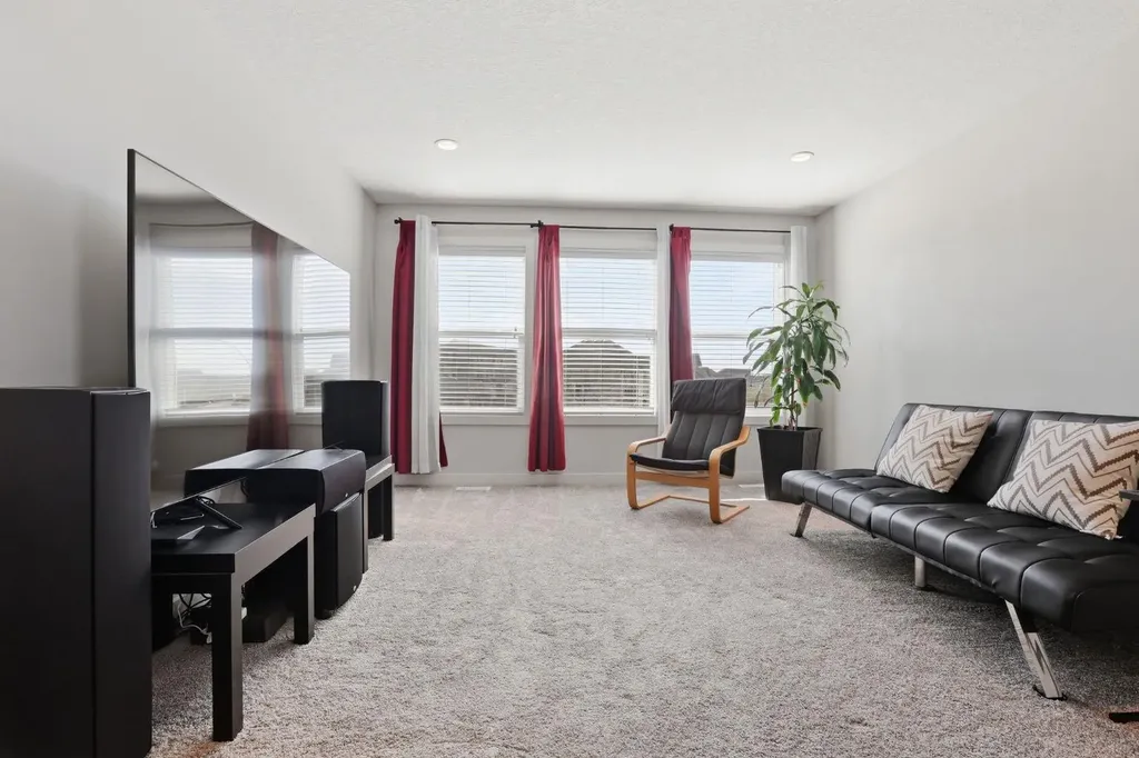 4 Heritage Terrace Cochrane AB T4C 0Y3