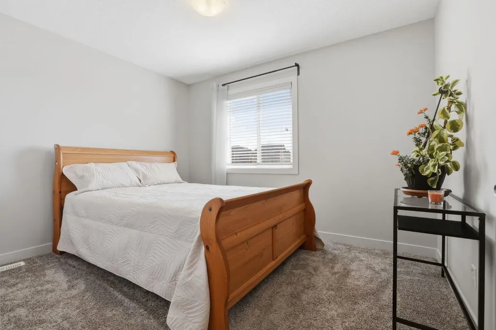 4 Heritage Terrace Cochrane AB T4C 0Y3