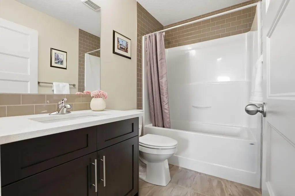 4 Heritage Terrace Cochrane AB T4C 0Y3