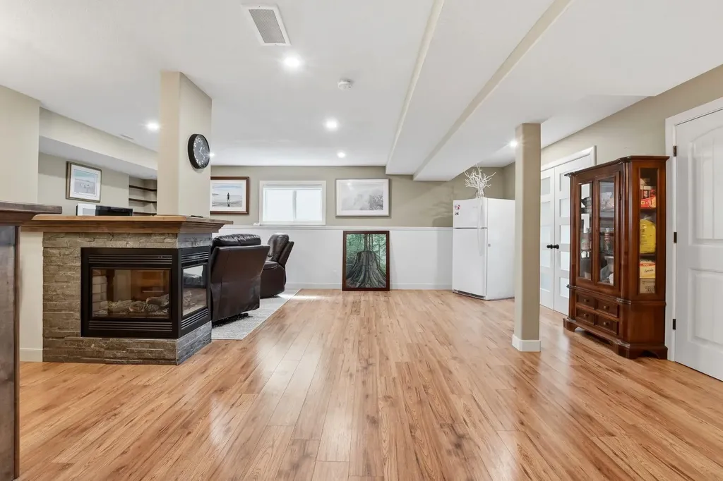 114 Stephenson Crescent Red Deer AB T4R 0L6