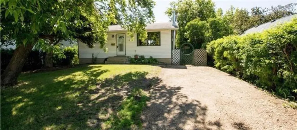 9321 101 Avenue Grande Prairie AB T8W 0W5