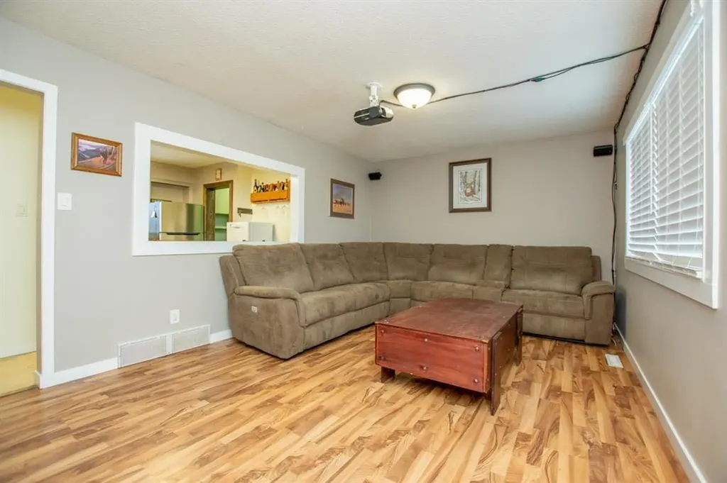 9321 101 Avenue Grande Prairie AB T8W 0W5