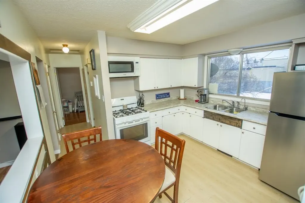 9321 101 Avenue Grande Prairie AB T8W 0W5