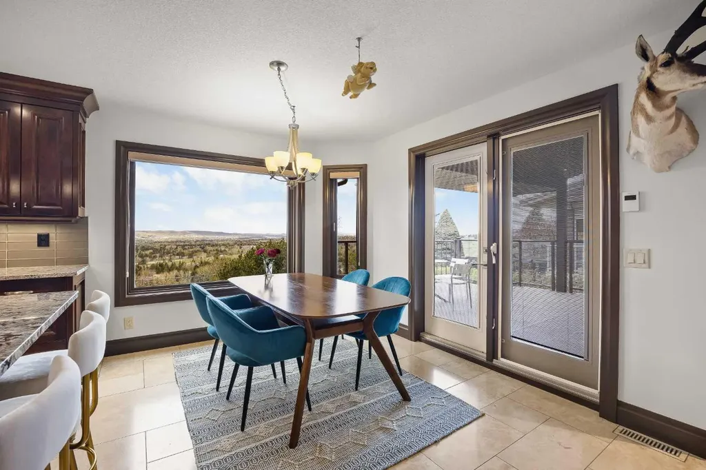 136 Edelweiss Drive NW Calgary AB T3A 3P6