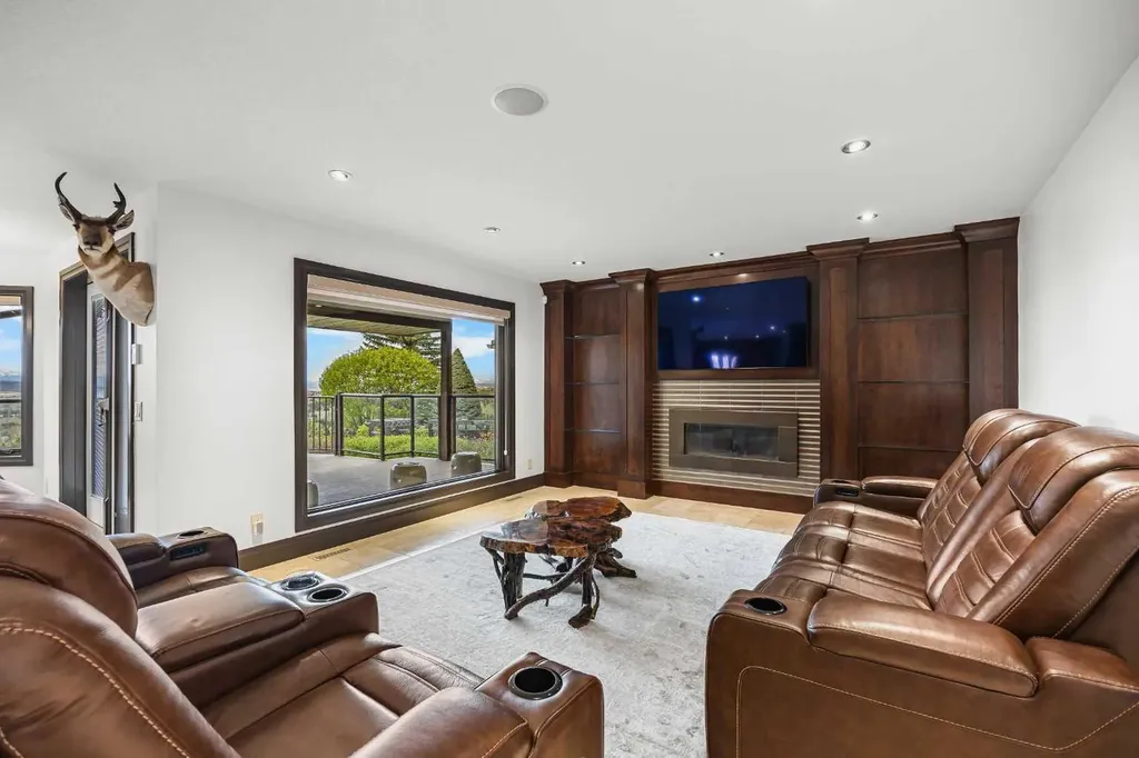 136 Edelweiss Drive NW Calgary AB T3A 3P6