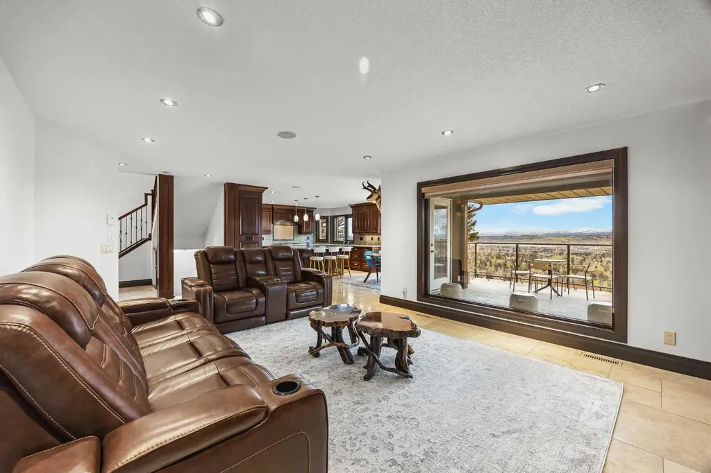 136 Edelweiss Drive NW Calgary AB T3A 3P6