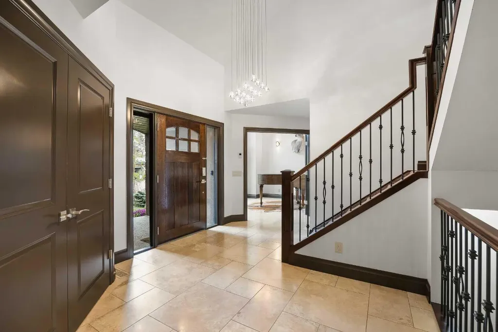 136 Edelweiss Drive NW Calgary AB T3A 3P6