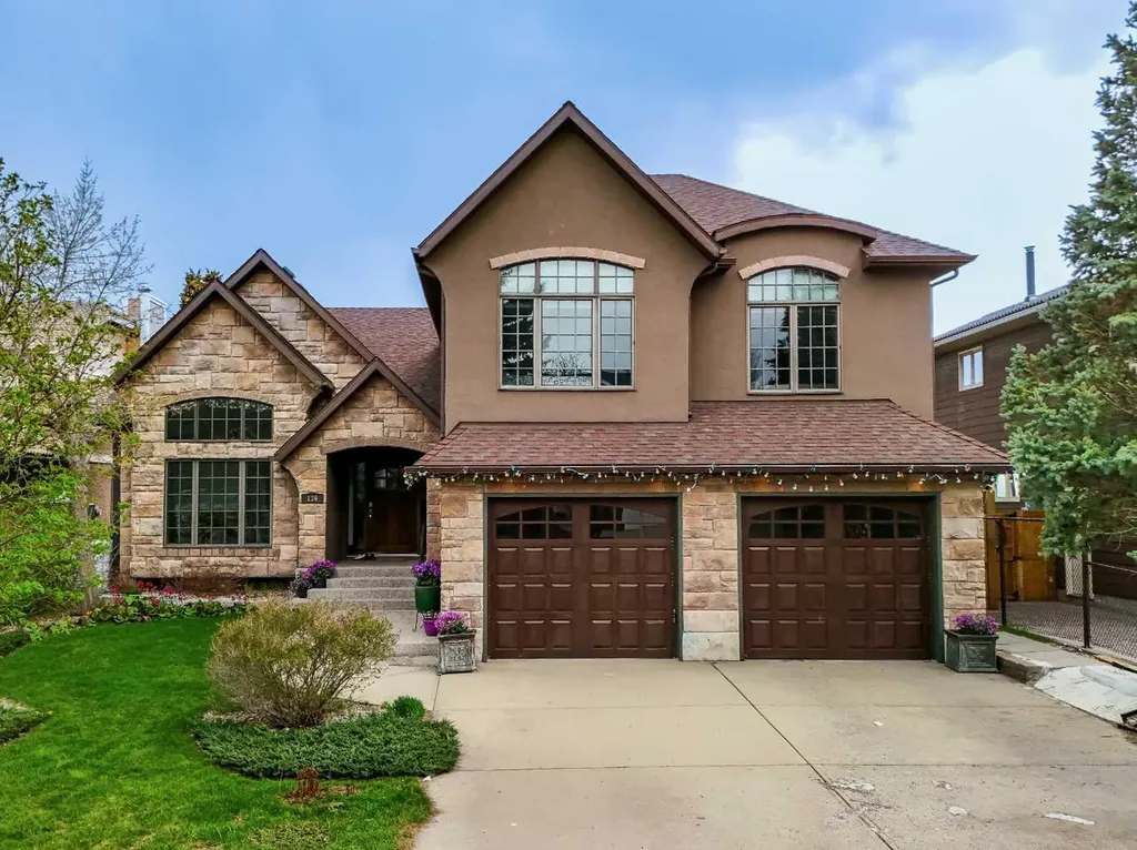 136 Edelweiss Drive NW Calgary AB T3A 3P6