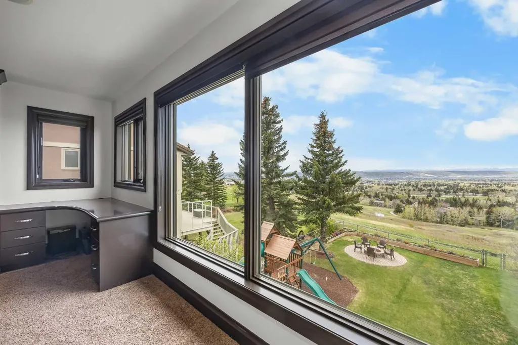136 Edelweiss Drive NW Calgary AB T3A 3P6