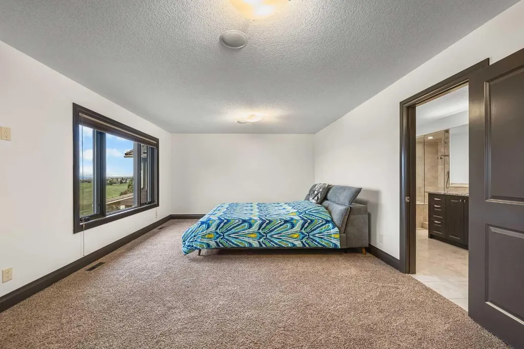 136 Edelweiss Drive NW Calgary AB T3A 3P6