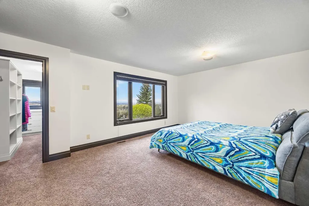 136 Edelweiss Drive NW Calgary AB T3A 3P6
