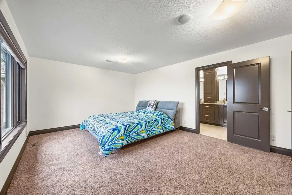 136 Edelweiss Drive NW Calgary AB T3A 3P6