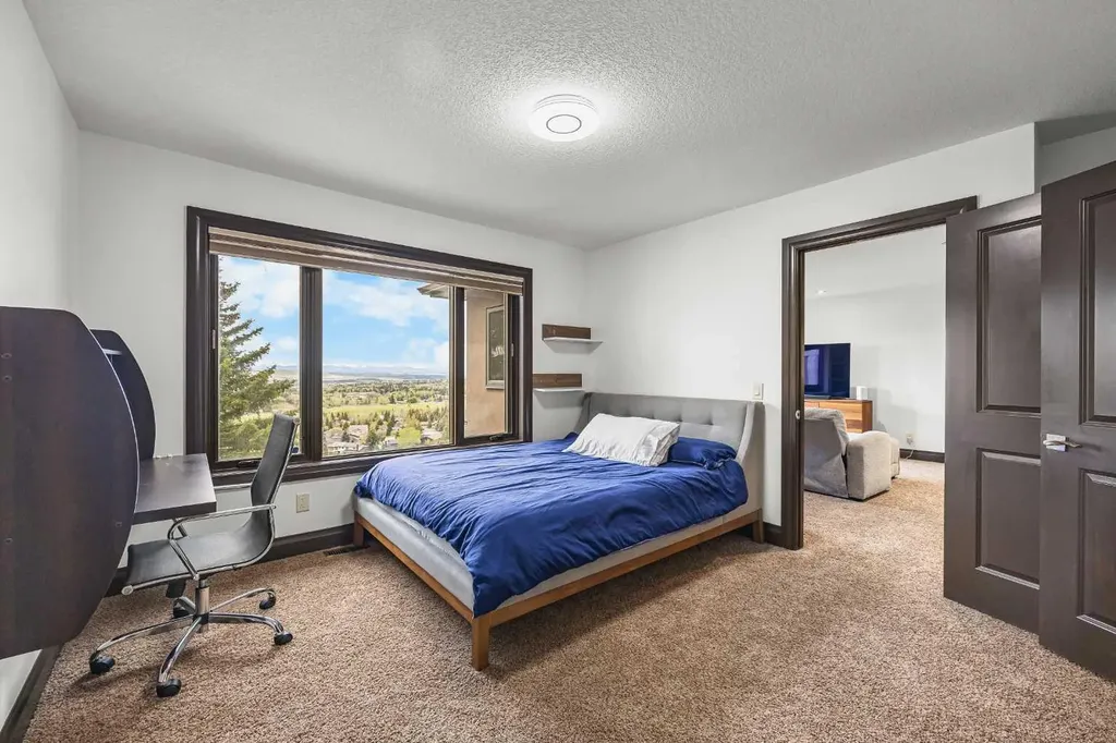 136 Edelweiss Drive NW Calgary AB T3A 3P6