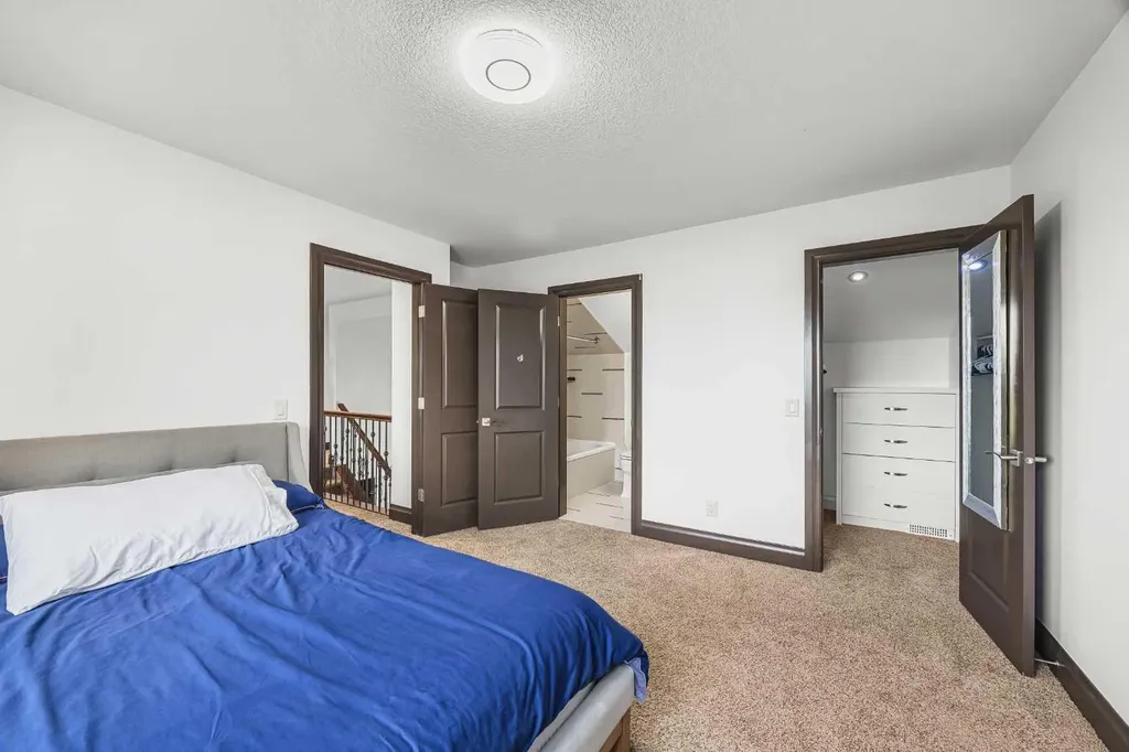 136 Edelweiss Drive NW Calgary AB T3A 3P6
