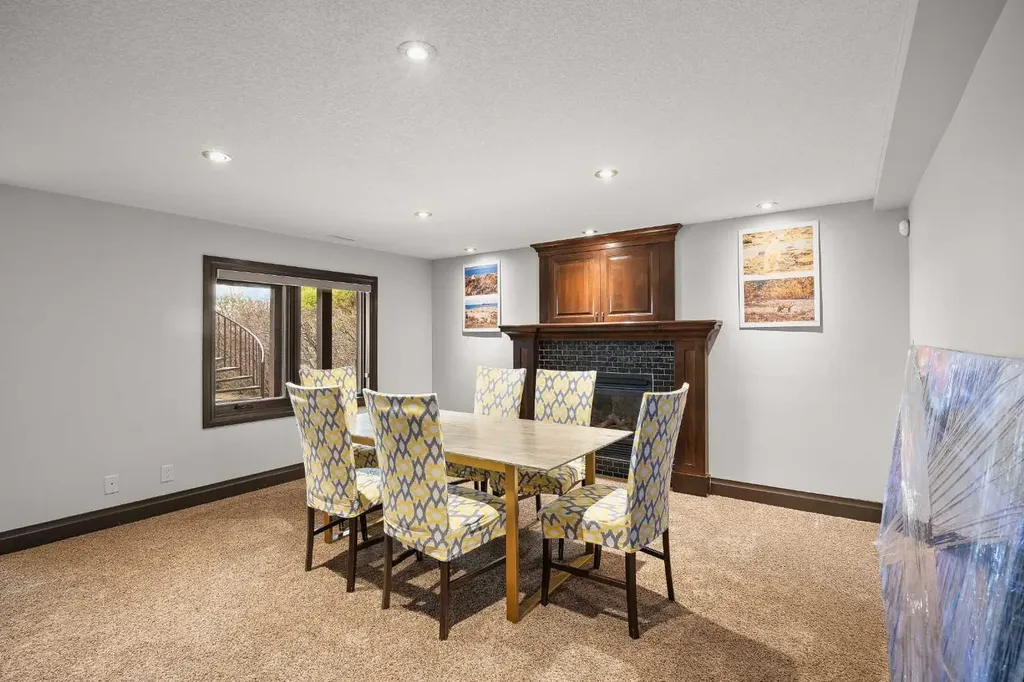 136 Edelweiss Drive NW Calgary AB T3A 3P6