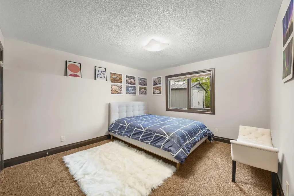 136 Edelweiss Drive NW Calgary AB T3A 3P6