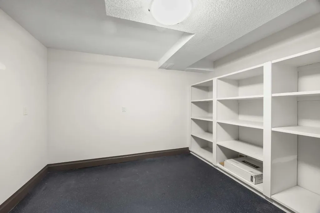 136 Edelweiss Drive NW Calgary AB T3A 3P6