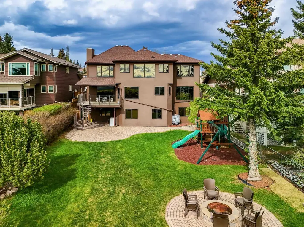 136 Edelweiss Drive NW Calgary AB T3A 3P6