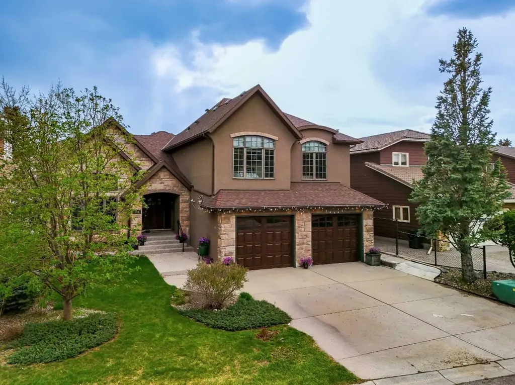 136 Edelweiss Drive NW Calgary AB T3A 3P6