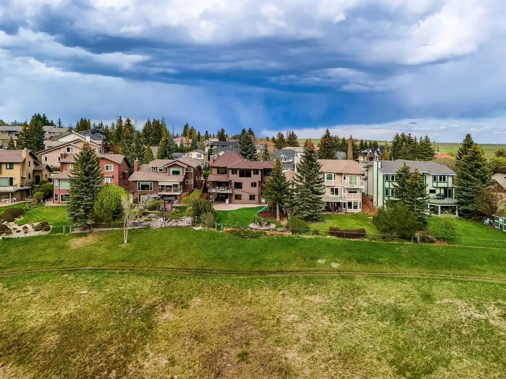 136 Edelweiss Drive NW Calgary AB T3A 3P6