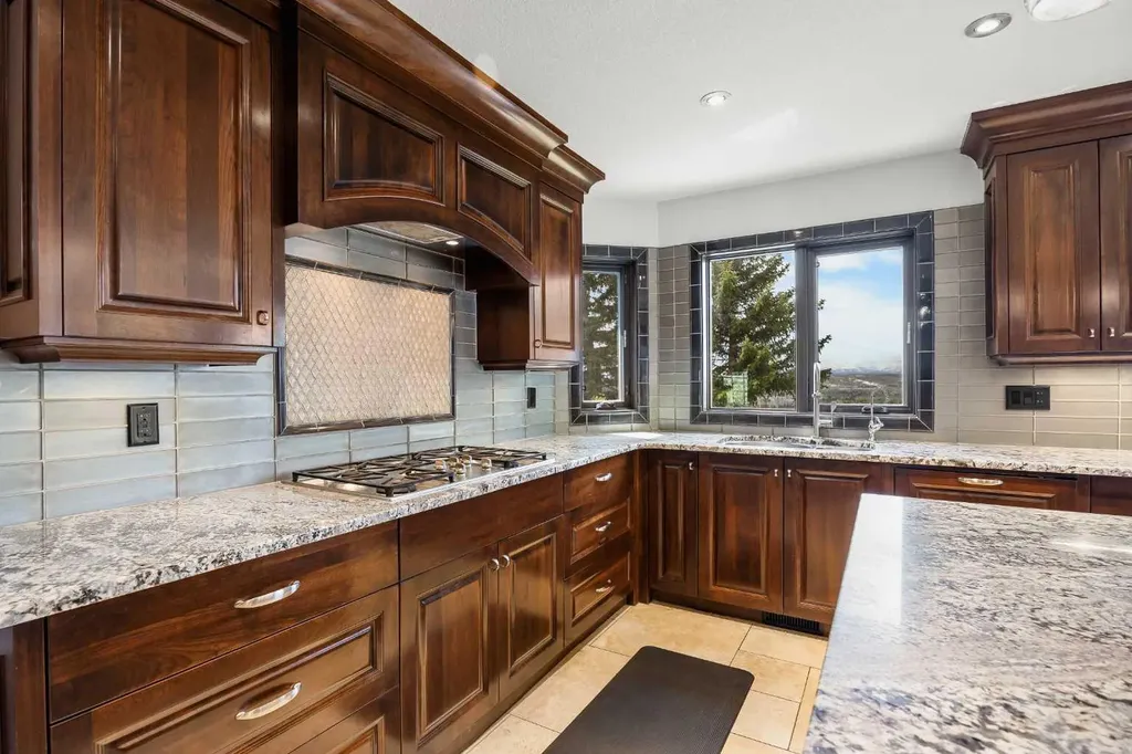 136 Edelweiss Drive NW Calgary AB T3A 3P6