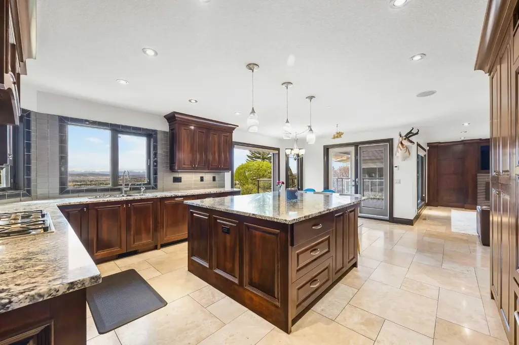 136 Edelweiss Drive NW Calgary AB T3A 3P6