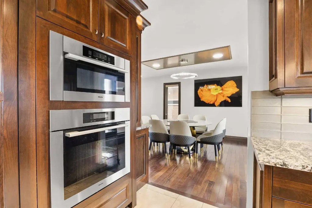 136 Edelweiss Drive NW Calgary AB T3A 3P6