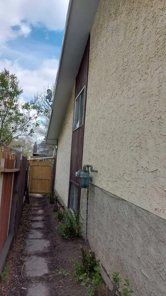 821 Whitemont Drive NE Calgary AB T1Y 3S6