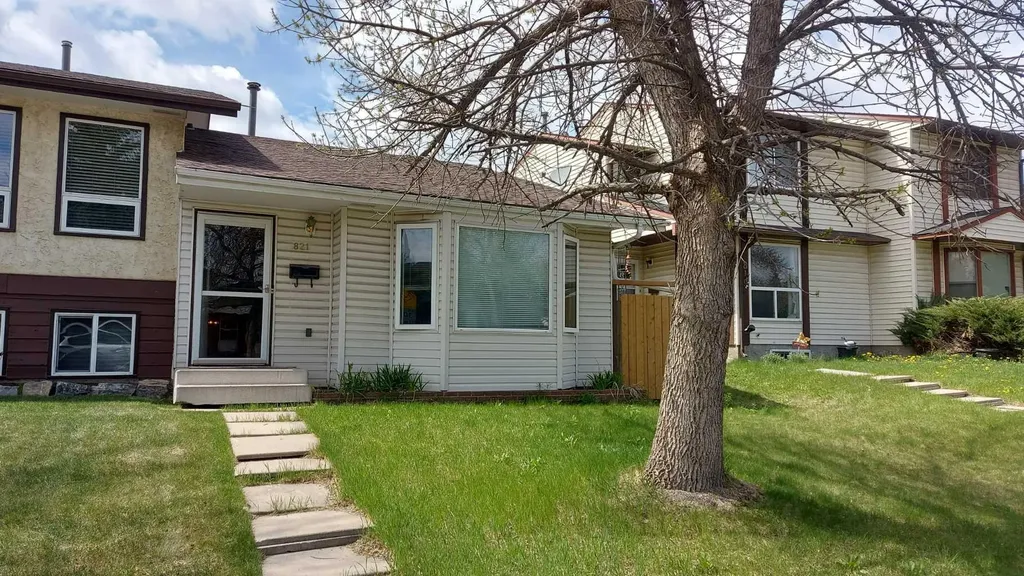 821 Whitemont Drive NE Calgary AB T1Y 3S6