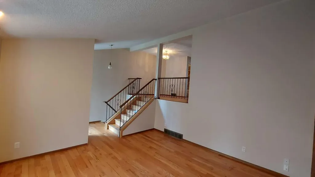 821 Whitemont Drive NE Calgary AB T1Y 3S6