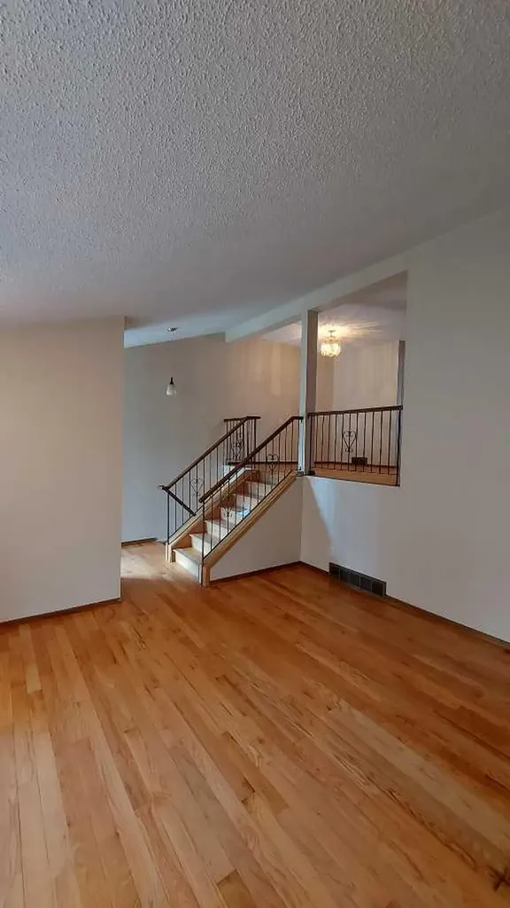 821 Whitemont Drive NE Calgary AB T1Y 3S6