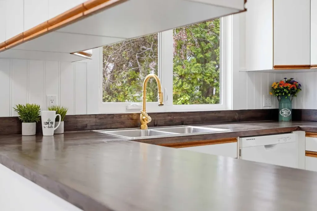 35 Ayers Avenue Red Deer AB T4S 1S5