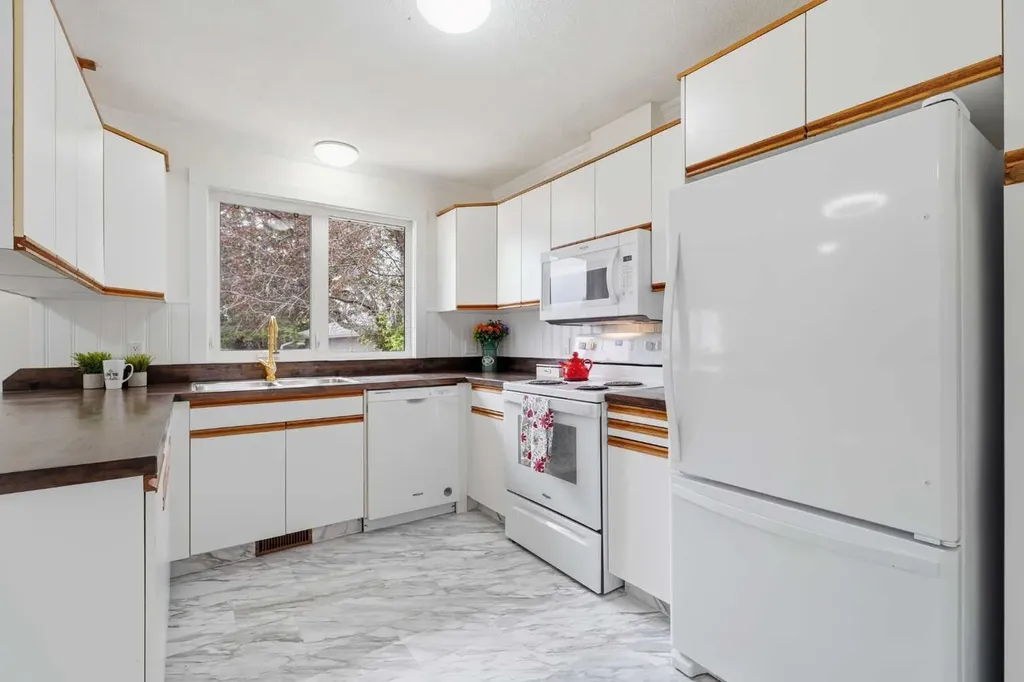 35 Ayers Avenue Red Deer AB T4S 1S5