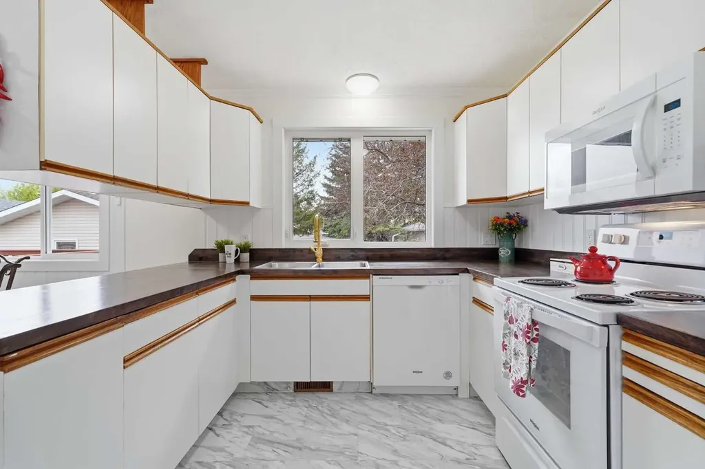 35 Ayers Avenue Red Deer AB T4S 1S5