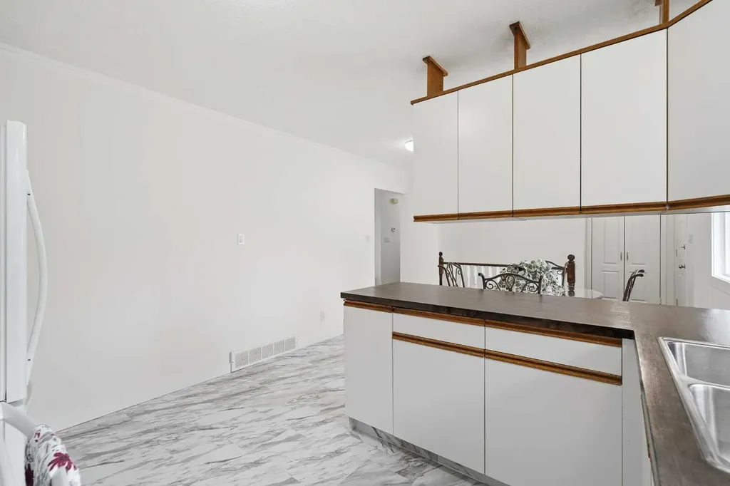 35 Ayers Avenue Red Deer AB T4S 1S5