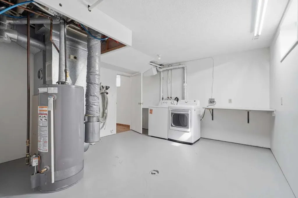 35 Ayers Avenue Red Deer AB T4S 1S5