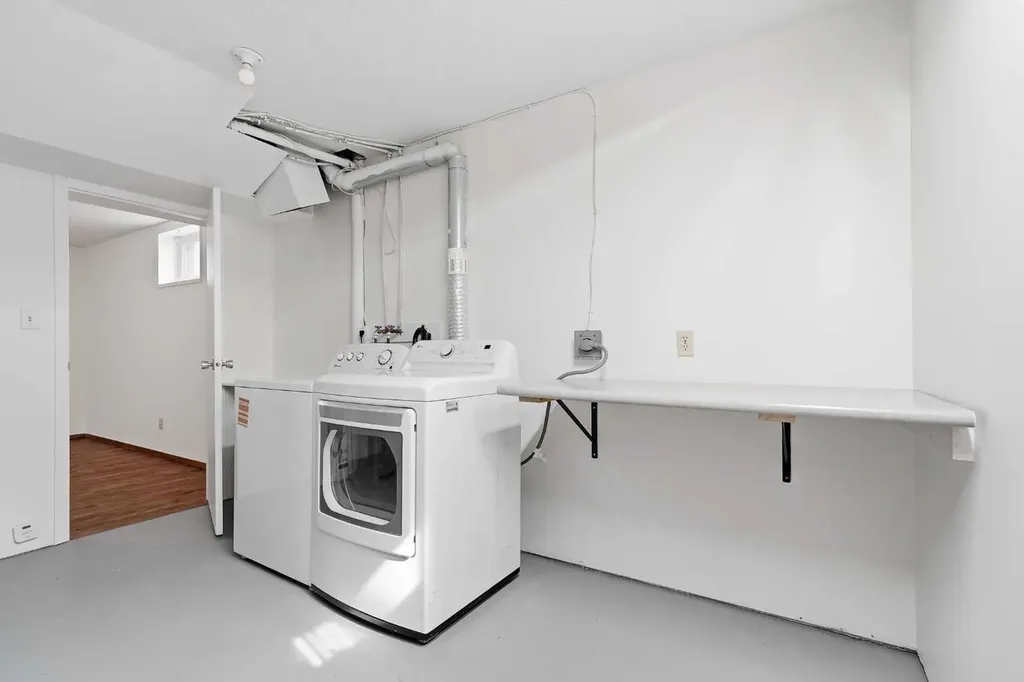35 Ayers Avenue Red Deer AB T4S 1S5